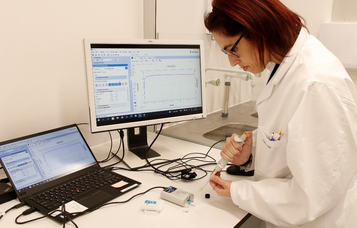 a_staff_member_of_the_food_safety_and_control_lab_uses_the_sensor.jpg