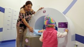 МАГАТЭ налаживает партнерство с известной американской исследовательской клиникой для борьбы с детской онкологией в развивающихся странах (на англ. языке)