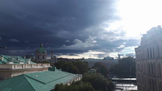 Convective rain events?occur within few kilometres and a significant portion of the yearly rainfall can occur within a couple of hours. Here, thick, dark clouds cover the skies over Vienna's Karlsplatz. (Photo: Alena Soucek)