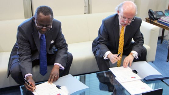 signing