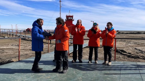 Des scientifiques de l’AIEA embarquent pour une mission en Antarctique afin d’étudier l’impact des microplastiques