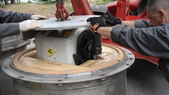 Repatriation Morocco: Workers placing radioactive sources into a transport container ahead of shipment to France